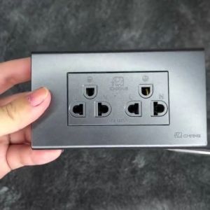 ปลั๊กสามตา เต้ารับกราวด์คู่ ไม่มีกล่องลอย ช้าง Chang สีดำ ปลั๊ก3ตา เต้ารับขากลมแบน มีกราวด์ แบบเสียบสาย เต้ารับ3ขา