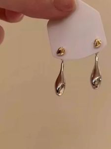 ต่างหูรูปหยดน้ำสีสองเฉดสี 925 ตะไบเงิน เครื่องประดับแฟชั่นสำหรับผู้หญิง ดีไซน์เรียบง่าย หรูหรา ดีไซน์เฉพาะตัว