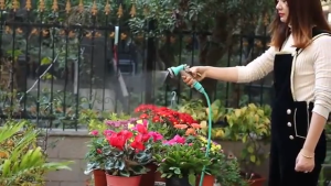 Retractable Garden Hose Reel Garden Hose Reel Lightweight Hose Reel with 6 Patterns Spray Nozzle for Outside Versatile Watering Cleaning and More