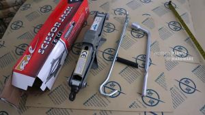 Paket Dongkrak Mobil 1 Ton dan Kunci Roda 19 mm