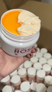 Kem Body Cốt Ủ Rose là loại kem cốt nguyên chất mix thêm collagen giúp da không bị khô. Dưỡng Trắng Căng Bóng Da TẶNG KÈM KÍCH TRẮNG ABUTINE 10 GAM và SƯÃ TẮM Ủ TRẮNG DA