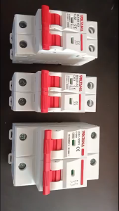 CB Aptomat DC 1000V 32A63A125A Volttana chuyên dụng cho điện mặt trời Pin lưu trữ Điện gió