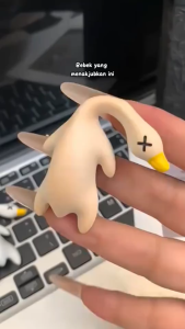 Gantungan Bebek Panggang Sinar UV Berubah Warna Gantungan Mobil Bebek Berubah Warna Dengan Sinar Matahari OTO4018