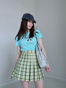 กระโปรงสั้นลายสก็อตสีเหลืองเขียวสไตล์ย้อนยุคสไตล์อเมริกันสำหรับผู้หญิง กระโปรงสั้นเอวสูงทรงเข้ารูป ฤดูร้อน 2024 แฟชั่นใหม่