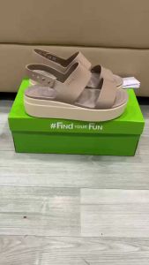 Giày sandal crocs chuẩn xịn chống hôi chân nhựa tế bào êm mềm dẻo bền đi mưa lội nước đi biển đế xuồng 4.5cm blooklyn low wedge màu kem