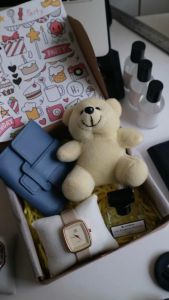 Paket Hadiah Ulang Tahun Perempuan: Parfum & Boneka