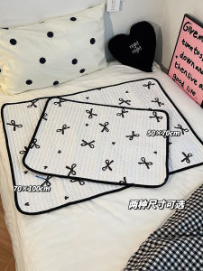 แผ่นรองนอนซับเลaked ซับเลaked ด้านข้างป้องกันการลื่น กักเก็บเลือดประจำเดือน อุปกรณ์ที่จำเป็นสำหรับเด็ก แผ่นรองนอนแบบซับเลaked