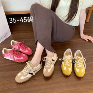 รองเท้าผู้หญิงแบบสวมลำลองสไตล์เยอรมัน ขนาดใหญ่ กว้างในส่วนก้นรองเท้า สไตล์ลำลอง รองเท้าสำหรับเล่นกีฬา รองเท้าหนังนิ่มสบาย