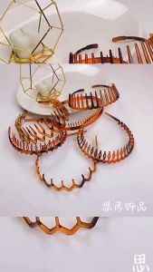 ที่คาดผม ซิกแซก ฟันฉลาม  ทำจากพลาสติก และ เรซิน Zig-Zag Shark Headband