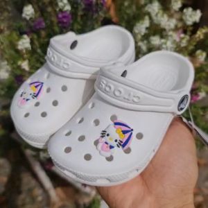 Crocs Classic For Kids 14 รองเท้านิ่ม สี 10 ราคาที่สอดคล้อง รีวิวสำหรับเด็ด การออกแบบสำหรับการเสื้อผ้า 100% ถ่ายทอดสด 1-2 วันจัดส่งไว รับประกันสินค้า สินค้าปังปูการ์ตูน