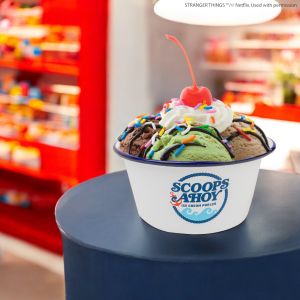 [Cinereplicas x Netflix] Stranger Things Scoops Ahoy a collaborative ice cream shop bowl sailor hat set gift box set