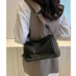 2023 New Large Capacity Womens Fashion Retro Single Shoulder Bag with Wide Strap Commuter Bucket Bag for Office And Travel