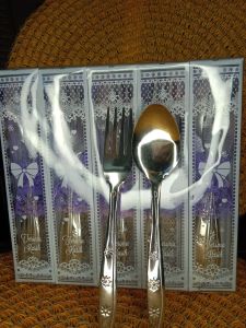 vania souvenir..Sendok garpu Stainless Tile set kemas mika bagus dan murah