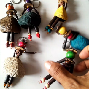 Gantungan kunci Boneka buah kayu