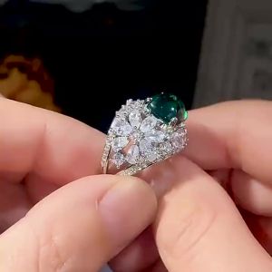 Huitan Vintage Ladys Green Finger Rings for Anniversary Party Luxury CZ Crystal Rings Delicate Gift Aesthetic Women Jewelry Hot