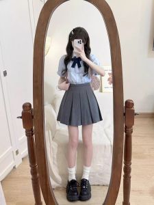 ชุด JK สไตล์ญี่ปุ่นฤดูร้อนใหม่สำหรับผู้หญิง เสื้อเชิ้ตแขนสั้นสีฟ้า กระโปรงจีบ ชุดสองชิ้น สไตล์วิทยาลัย หวานๆ