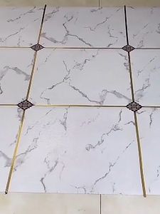 สติ๊กเกอร์กระเบื้อง PVC แบบมีกาวในตัว 18 ชิ้น สติ๊กเกอร์ติดผนังกันน้ำ สติ๊กเกอร์แนวทแยงมุม สติ๊กเกอร์ตกแต่งห้องครัว สติ๊กเกอร์ตกแต่งห้อง