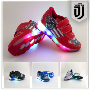 Sepatu Sneakers Lampu LED Anak Balita Cowok Motif Captain Amerika / Sepatu Kets Anak usia 1 2 3 4 5 6 tahun Karakter Avenger / Sepatu MENYALA Anak Laki Laki Fashion Sport / Sepatu Baby Casual Pria Sol Menyala / Sepatu Running Anak Superhero Murah Trendy