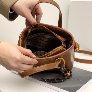 [BISA COD] 3004 Tas Louyis Panda Free Paper Bag + Certificate Tag label Tas Selempang Wanita Fashion