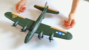Mô hình máy bay ném bom B-17 điều khiển từ xa - máy bay huyền thoại của Thế chiến II