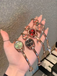 【 In Stock 】 Retro Button Bracelet Watch Fashion Metal Chain Watch Womens High-end Quartz Watch Jam Tangan Gelang Logam Butang手表