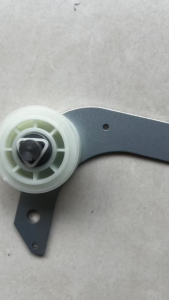 Bánh tỳ căng dây curoa máy sấy electroluc 11kg EDV114