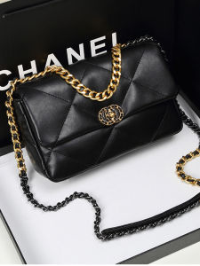 Luxury Leather Quilted Chain Strap Crossbody Bag Fashionable Casual Versatile Top Handle Soft Cowhide Small Square Design