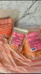 Rabia Int.เกลือหิมาลายันสําหรับแช่ตัว/แช่เท้า - กลิ่นกุหลาบ 300 g. Himalayan Bath Salt - Rose Scent