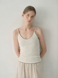 INSIS FEMME | Hemp and Cotton Blend Classic U-Neck Vest