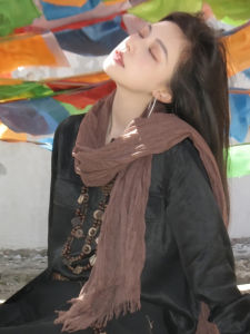 Khăn Choàng Vải Lanh Cotton Cổ Điển Cho Nữ 2025 Xuân Thu Du Lịch Nghệ Thuật Màu Nâu Cổ Điển Khăn Choàng Gấp Nhiều Lớp Khăn Choàng Dài