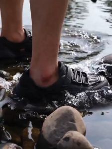 UoMeAi: Sepatu Kets Sol Anti Selip & Sandal Karet Pria