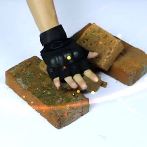 ถุงมือขับรถมอเตอร์ไซค์ หน้าจอสัมผัส ระบายอากาศได้ดี เย็นสบาย กันลื่น มีอุปกรณ์ป้องกันการล้ม