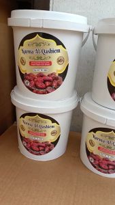 Kurma Al-Qashiem 500 Gram Kemasan Ember Original Manis dan Legit\\n\\n Apa Itu Kurma Al-Qashiem?\\n\\nKurma Al-Qashiem adalah kurma berkualitas tinggi yang diproduksi dengan standar tertinggi. Kurma ini memiliki rasa manis dan legit yang khas, serta kemasan ember original yang menarik.\\n\\n Asal Usul Kurma Al-Qashiem\\n\\nKurma Al-Qashiem berasal dari negara-negara penghasil kurma terbaik di dunia, seperti Arab Saudi dan Mesir. Kurma ini dipanen secara selektif dan diproses dengan teknologi modern untuk menjaga kualitasnya.\\n\\n Kualitas Tinggi Kurma Al-Qashiem\\n\\nKurma Al-Qashiem memiliki kualitas tinggi yang terjamin. Hal ini ditunjukkan oleh rasa manis dan legit yang khas, tekstur yang lembut, serta kemasan yang aman dan higienis.\\n\\n Keunggulan Kurma Al-Qashiem\\n\\nKurma Al-Qashiem memiliki beberapa keunggulan yang membuatnya menjadi pilihan yang tepat untuk dikonsumsi dan dijual.\\n\\n Rasa Manis & Legit\\n\\nKurma Al-Qashiem memiliki rasa manis dan legit yang khas, menjadikannya sebagai pilihan yang tepat untuk dikonsumsi. Kurma ini juga dapat diolah menjadi berbagai jenis makanan dan minuman yang lezat.\\n\\n Kemasan Ember Original\\n\\nKurma Al-Qashiem dikemas dalam kemasan ember original yang menarik dan aman. Kemasan ini juga memudahkan pengiriman dan penyimpanan, sehingga konsumen dapat menikmati kurma ini dengan mudah dan praktis.\\n\\n Kurma Al-Qashiem untuk Penjualan E-Commerce\\n\\nKurma Al-Qashiem juga cocok untuk penjualan e-commerce. Berikut ini adalah beberapa strategi pemasaran e-commerce yang dapat digunakan untuk mempromosikan kurma ini.\\n\\n Strategi Pemasaran E-Commerce\\n\\nUntuk mempromosikan Kurma Al-Qashiem di e-commerce, Anda dapat menggunakan berbagai strategi pemasaran, seperti SEO, iklan berbayar, dan media sosial. Pastikan bahwa website Anda dioptimalkan untuk mesin pencari dan memiliki konten yang menarik dan informatif.\\n\\n Cara Menggunakan Kurma Al-Qashiem dalam Bisnis Online\\n\\nKurma Al-Qashiem dapat dijual secara online melalui berbagai platform e-commerce, seperti Amazon, eBay, dan Shopify. Pastikan bahwa Anda memiliki strategi pemasaran yang efektif dan menawarkan kurma ini dengan harga yang kompetitif.\\n\\nKurma Al-Qashiem adalah pilihan yang tepat untuk dikonsumsi dan dijual. Dengan rasa manis dan legit yang khas, serta kemasan ember original yang menarik, kurma ini pasti akan menjadi favorit konsumen. Selamat mencoba!\n}