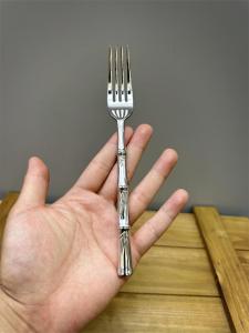 Thick Handle Bamboo Leaf 18/10 Stainless Steel Western Dinner Fork Fruit Salad Fork for Business And Daily Use
