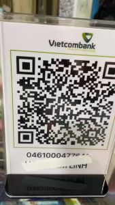 In menu in mã QR code bằng mica để bàn