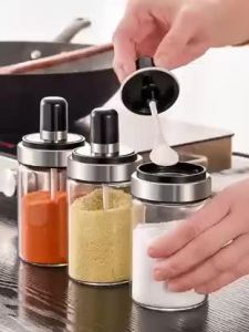 ขวดใส่เครื่องปรุงอาหาร กระปุกใส่เครื่องเทศ วัสดุเป็นแก้ว พร้อมช้อนตักในตัว ขนาด 300ml