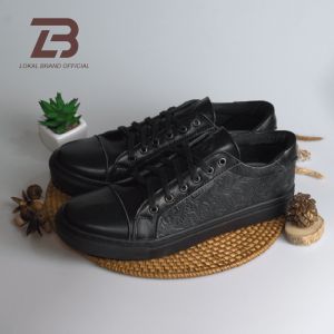 MOBATIC BRATA LOW BLACK LOKAL BRAND - SEPATU SNEAKERS PRIA WANITA DEWASA TERBARU 2023 SEPATU COWOK CEWEK KEREN BUAT GAYA SEPATU SEKOLAH PRIA WANITA LAKI LAKI PEREMPUAN SD SMP SMA HITAM PUTIH CASUAL CANVAS CONVERSE70S ALL STAR VENTELA AEROSTREET PVN