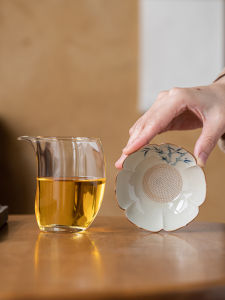 Thickened Handheld Glass Teaware Gongfu Tea Ceremony Accessories High Temperature Resistant Tea Dripper Integrated Pure Color