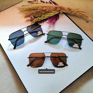 Kacamata polarized hitam
