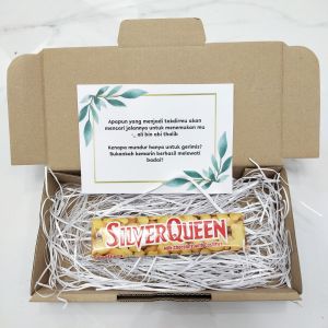Coklat cokelat chocolate Silverqueen / silver queen gift box hampers hadiah kado ulang tahun birthday anniversary valentine natal wisuda hari ibu hari guru rasa almond dan cashew mede
