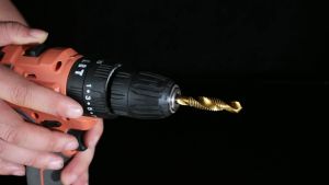 6 ครั้ง Titanium ดอกสว่าน M3-M10 ชุด 6 ครั้ง ดอกสว่าน ชุด ดอก เทเนี่ยม ที่ประกอบด้วย ต๊าปเกลียว 6 ดอก ดอกสว่าน