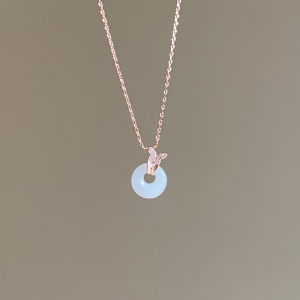 Silver Plated Copper Butterfly Necklace Womens Style Sweater Chain Safety Buckle Choker Fashionable Luxury Minimalist Pendant Jewelry