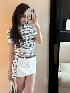 YUEZHONGWEI | เสื้อยืดคอโปโลแขนสั้นลายทางสีฟ้าสไตล์ย้อนยุคสไตล์อเมริกันสำหรับผู้หญิงในช่วงฤดูร้อน เสื้อตัวบนทรงสลิมฟิตสำหรับสาวๆ