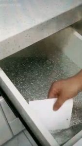 2 mét Giấy dán bếp tráng nhôm cách nhiệt khổ 60cm (màu giả vân đá màu bạc).