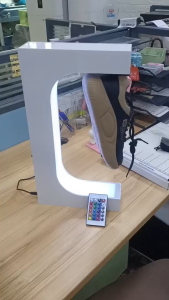 ชั้นวางรองเท้าลอยได้ ด้วยแม่แหล็ก แท่นโชว์รองเท้า