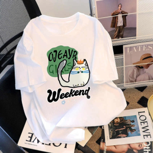 T-Shirt Wanita Putih Lengan Pendek - Motif Kucing Kartun & Cetak Huruf  Katun Es Premium 2025  Desain Streetwear Korea Jepang Oversize Slim Fit  Atasan Santai Kerah Bulat Trend Musim Panas  Sweet & Hot  Baju Sehari-hari Nyaman  Ukuran Besar  Free Ongkir