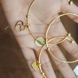 Gelang Wanita Stainless Steel Model Terbuka Dengan Pendant Warna Emas Gaya Korea