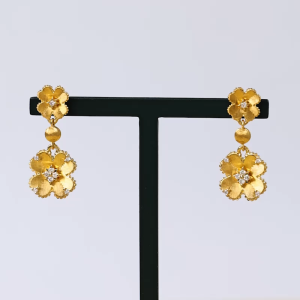 Chow Sang Sang 周生生 999 Pure Gold Gold Rhyme Diamond Four-Leaf Clovers Earrings for Women 96153E