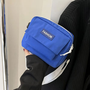 กระเป๋าสะพายข้างผ้าไนลอนสีสันสดใสสำหรับนักเรียนวิทยาลัย กระเป๋าสะพายข้างแบบลำลองสำหรับเดินทาง กระเป๋าสะพายข้างแบบหนังสือพิมพ์แบบกว้าง กระเป๋าสี่เหลี่ยมเล็ก