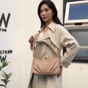 MONA CLASSIC BAG: Tas Selempang Kekinian Slingbag Kulit Tas Wanita Casual Anggun Ootd Simple Funatic